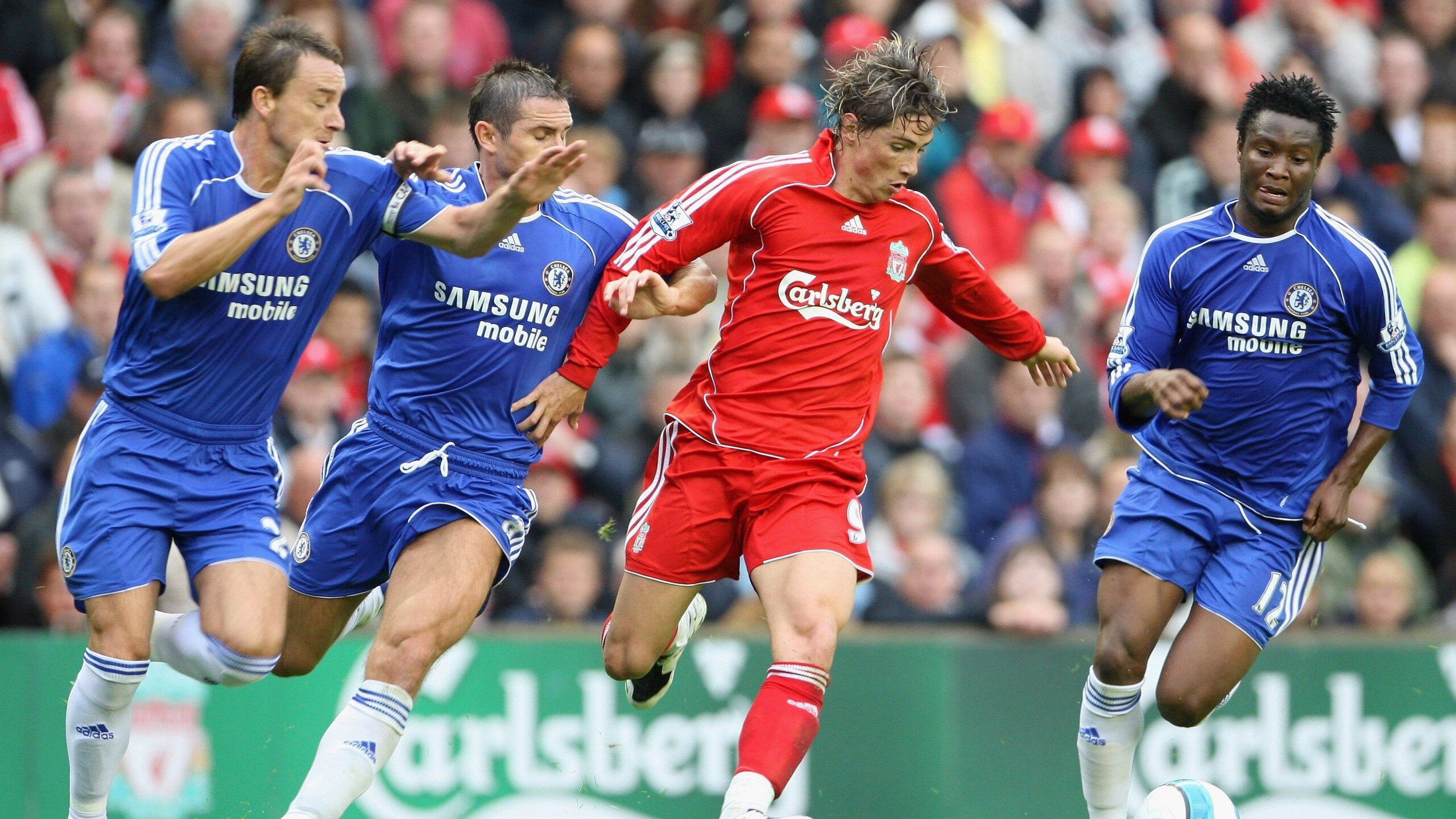 “高新体育中心：健力赛事展示力量与耐力的极致比拼”